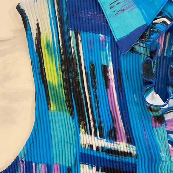 No Tag - Geometric/Funky Pattern, Lightweight, Collared, Ruffle, Blue - Size M - Picture 3 of 6